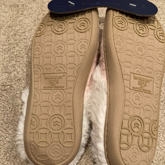 ISOTONER Bedroom slippers. - Picture 3 of 5